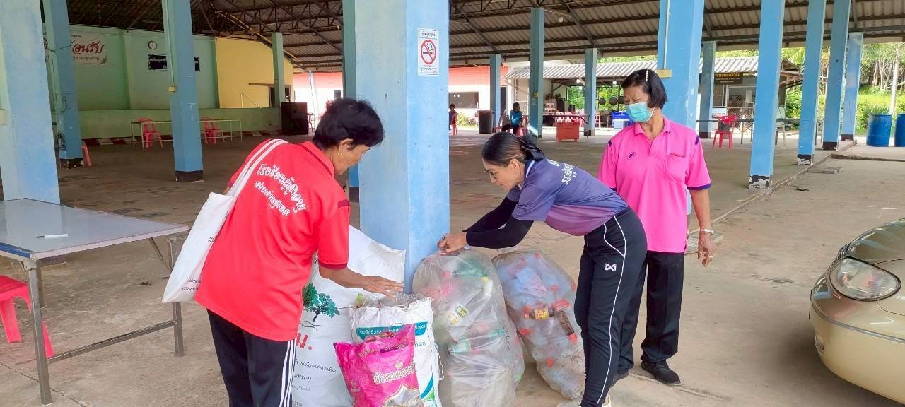 เดือน พฤษภาคม 2568 ธนาคารขยะหมู่บ้าน/ชุมชน ตำบลด่านชุมพล หมู่ 1-7 และ ธนาคารขยะ อบต.ด่านชุมพล ขับเคลื่อนการรับซื้อขยะแยกประเภท เพื่อลดปริมาณขยะจากต้นทาง,ช่วยลดโลกร้อน ,รักษาสภาพแวดล้อม  หมู่บ้านดำเนินการในวันประชุมหมู่บ้านแต่ละหมู่ อบต.ด่านชุมพล วันอังคาร์สัปดาห์ที่ 2 ของเดือน
