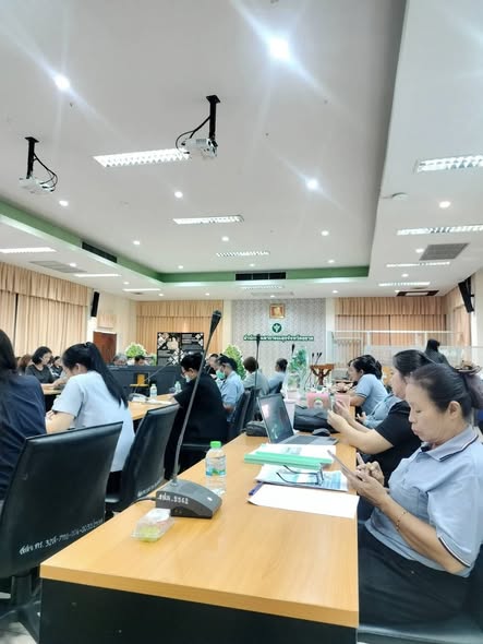 วันที่ 11 พฤศจิกายน 2568 นายวัชชิระ เดือนฉาย รองนายก อบต.ด่านชุมพล เข้าร่วมประชุมในกิจกรรมโครงการอาสาสมัครสาธารณสุขประจำหมู่บ้าน (อสม.) ต้นแบบดีเด่น ขับเคลื่อนสุขภาพชุมชนยั่งขึ้น ระดับจังหวัดตราด ปีงบประมาณ 2569 ณ ห้องประชุมพลอยแดงค่าล้ำ สำนักงานสาธารณสุขจังหวัดตราด